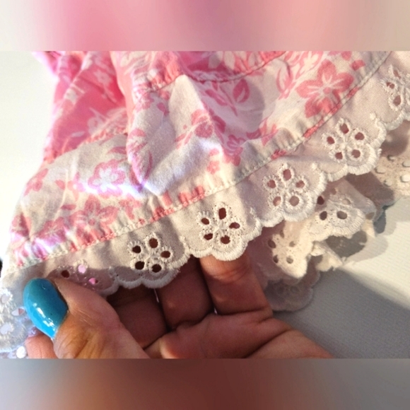 ⏰️3/$10 4T Flowing pink skirt with white flowers prints - Picture 4 of 8
